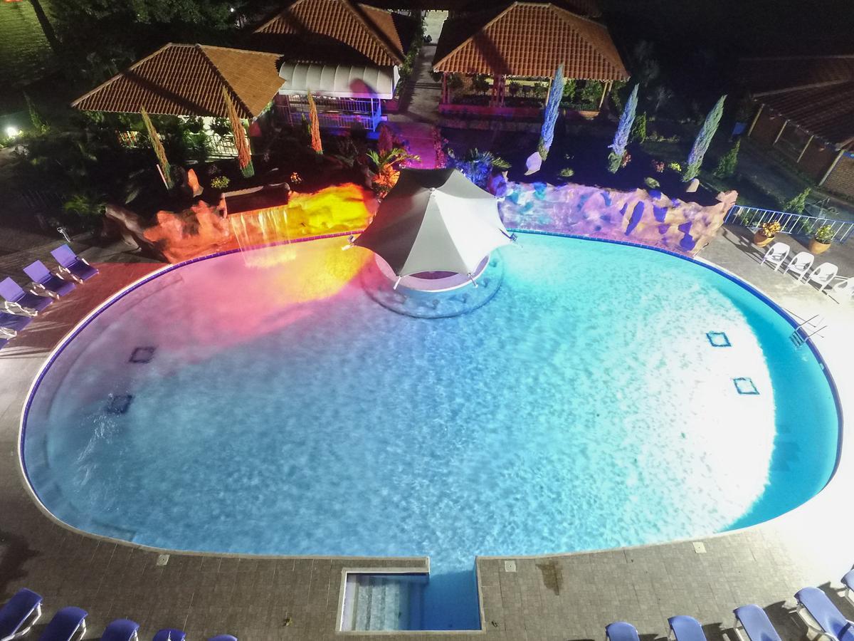 Hotel Campestre Tardes Calenas Yumbo Bagian luar foto