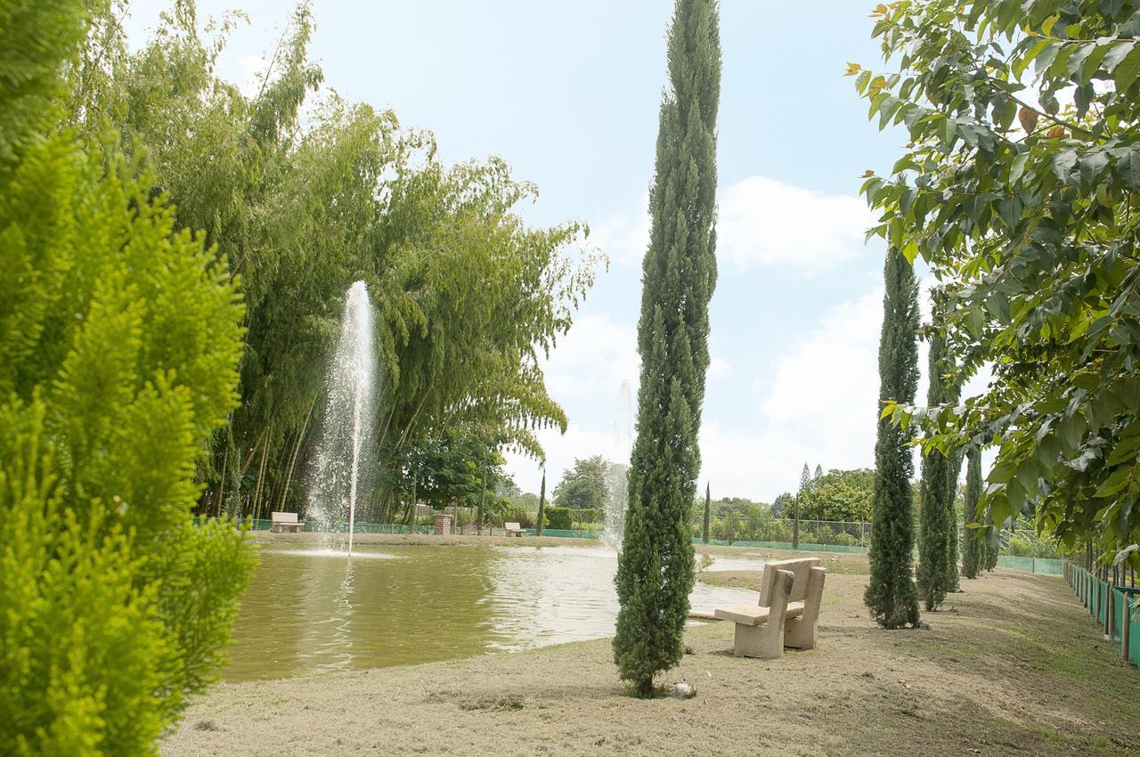Hotel Campestre Tardes Calenas Yumbo Bagian luar foto