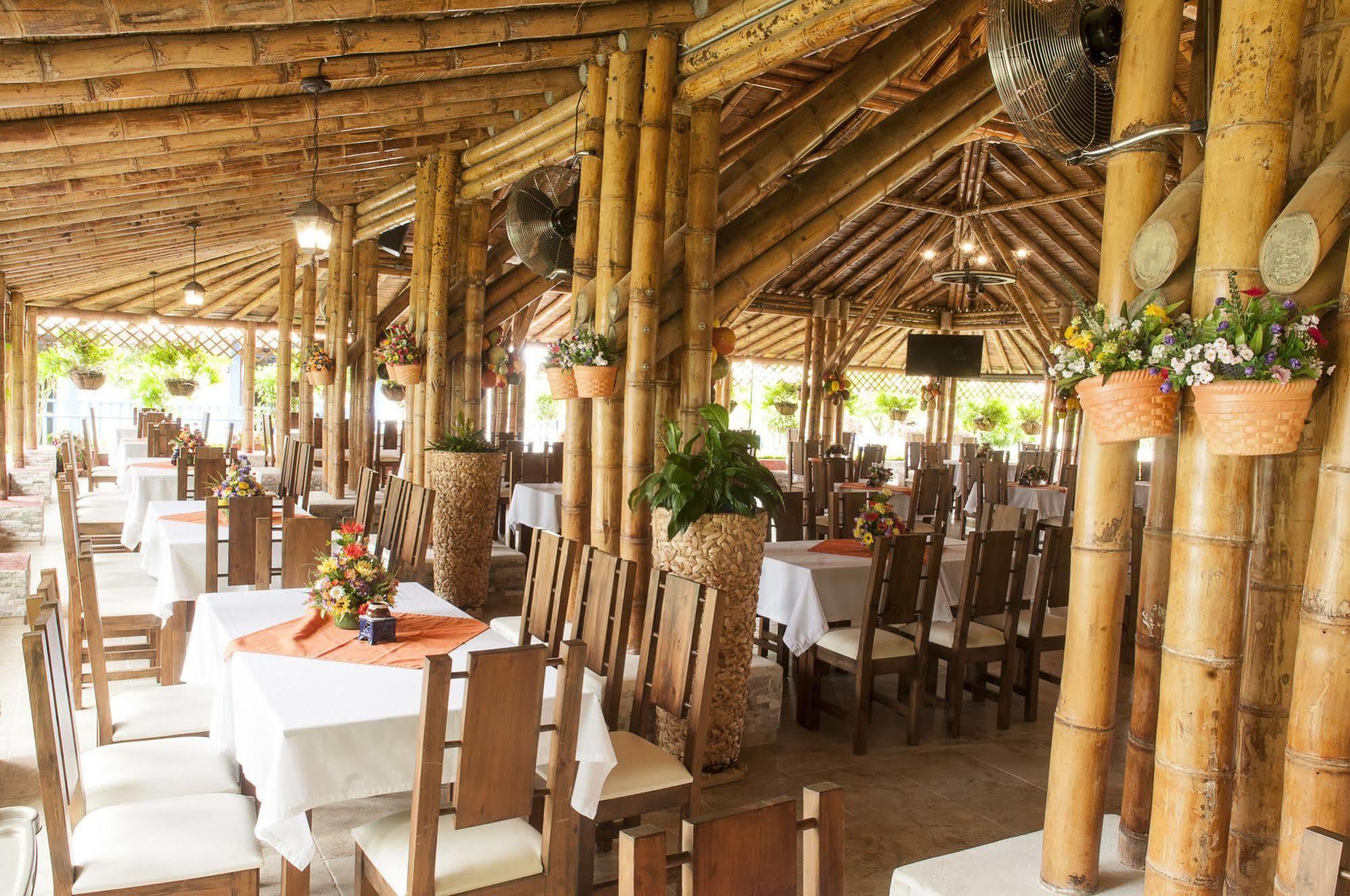 Hotel Campestre Tardes Calenas Yumbo Bagian luar foto