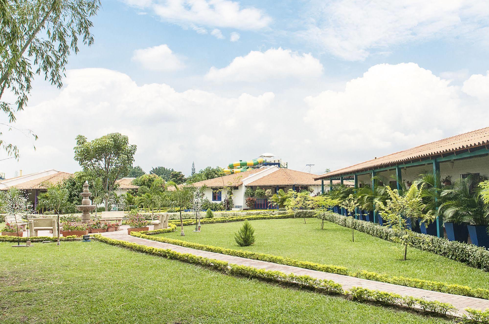 Hotel Campestre Tardes Calenas Yumbo Bagian luar foto