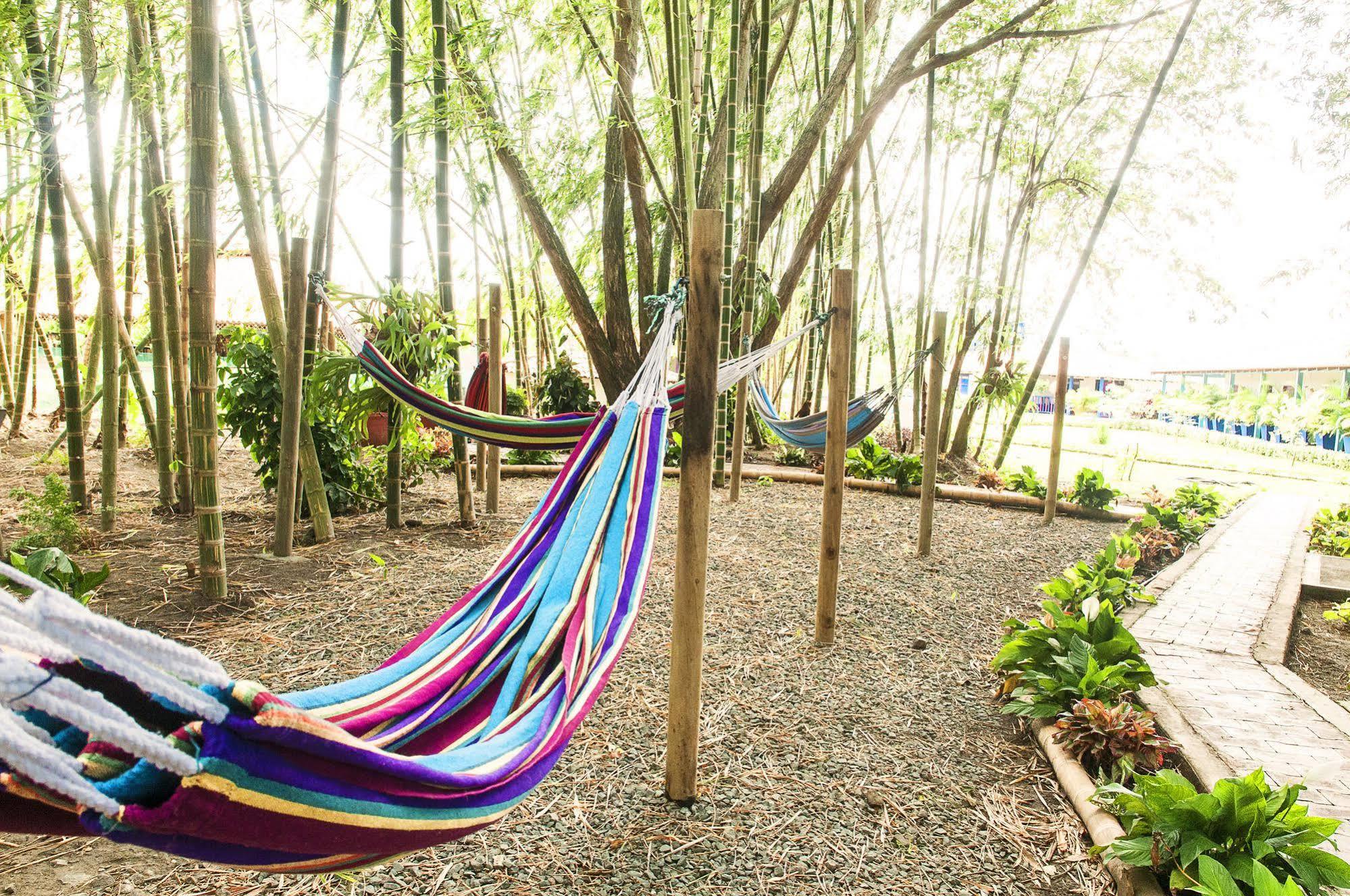 Hotel Campestre Tardes Calenas Yumbo Bagian luar foto